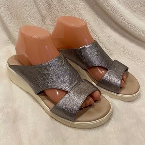 Johnston & Murphy Carly Metallic Silver Colored Comfort Wedge Sandals Size 9 EUC